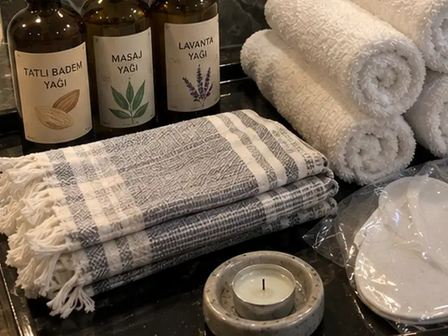 Masaj ve lavanta yağı, rulo havlular ve ekose peştemal — Siyavuşpaşa, Masaj Salonun